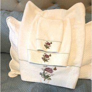 Lenox Towels
